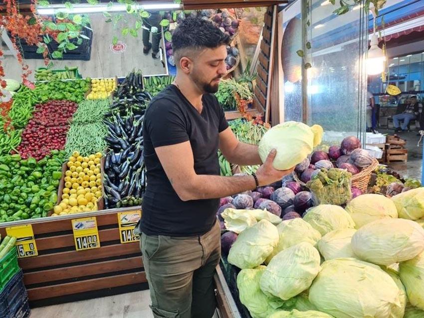 Meyve ve sebzeler tezgahları şenlendirdi! Fiyatlar düşüşe geçti