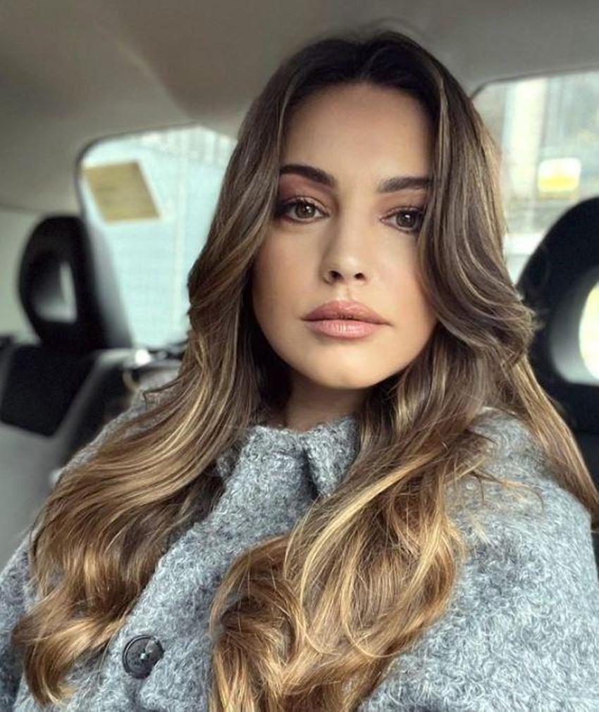 Kelly Brook: Çok kıvrımlıydım, 'dışlanmış' gibi hissettim