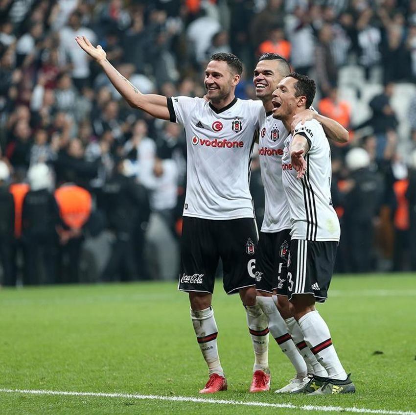 Galatasaray - Beşiktaş derbilerine damga vuran golcüler! 