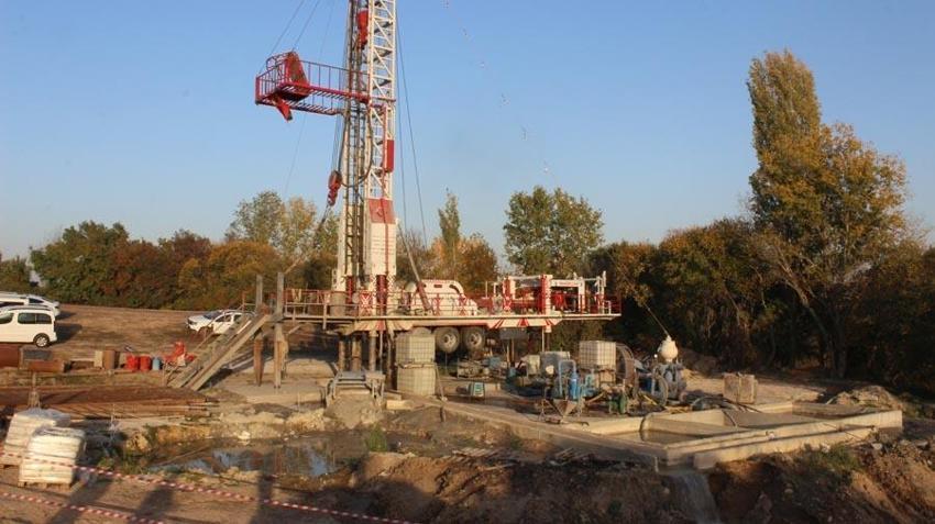 Vali vatandaşlara müjdeyi duyurdu! Beyaz petrol bulundu