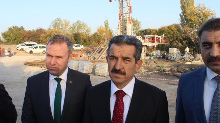 Vali vatandaşlara müjdeyi duyurdu! Beyaz petrol bulundu