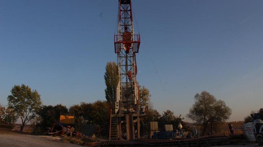 Vali vatandaşlara müjdeyi duyurdu! Beyaz petrol bulundu