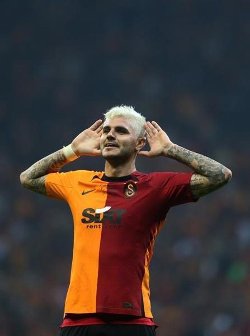 İcardi Beşiktaş maçında şov yaptı Galatasaray taraftarları Messi'yi bombaladı: Asıl pislik sensin