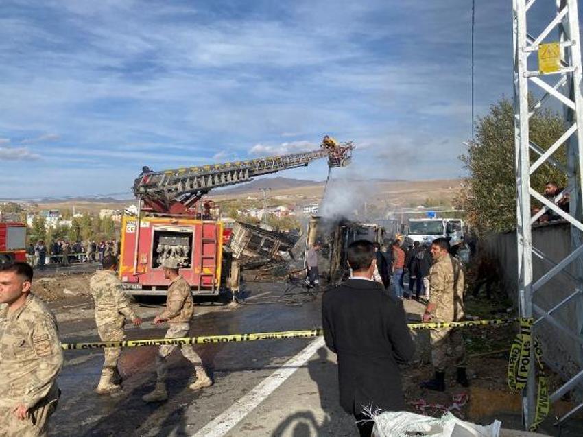 Ağrı'da facia! Yolcu otobüsü, TIR ve tanker çarpıştı: 7 kişi hayatını kaybetti