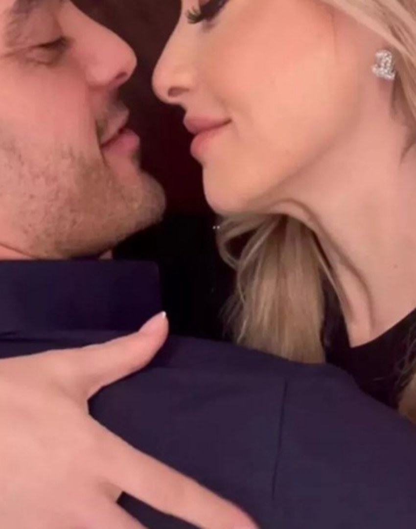 Hadise duş pozlarını takipçilerinin beğenisine sundu!