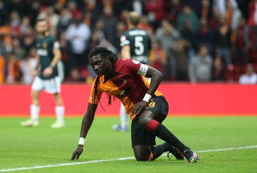 Yunus Akgün, Seferovic, Gomis döküldü taraftarlar ateş püskürdü! Kemal Sunal'ın film müziği olay oldu