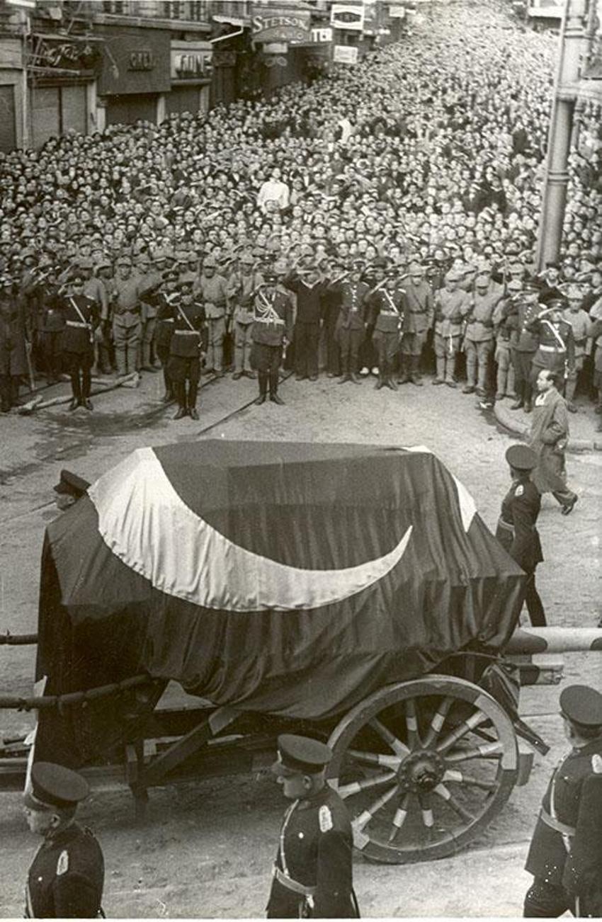 Atatürk'ün son yolculuğuna ait fotoğraflar! Atatürk’ün cenaze töreni nasıl yapıldı? 