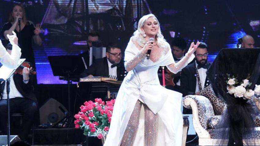 Muazzez Ersoy'un sahne kostümleri satışa çıktı!
