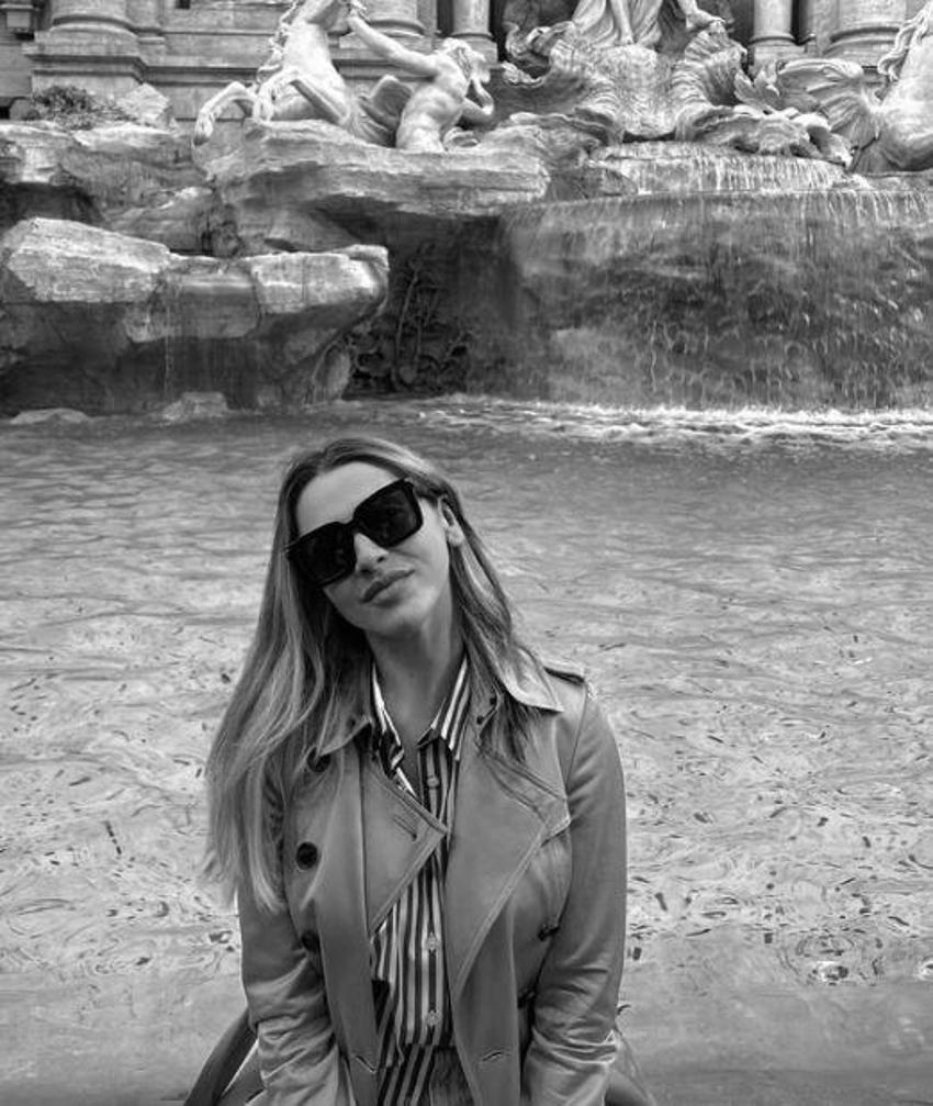 Hadise yeni pozlarını peş peşe paylaştı! 'Roma'yı ısıtan güneş'
