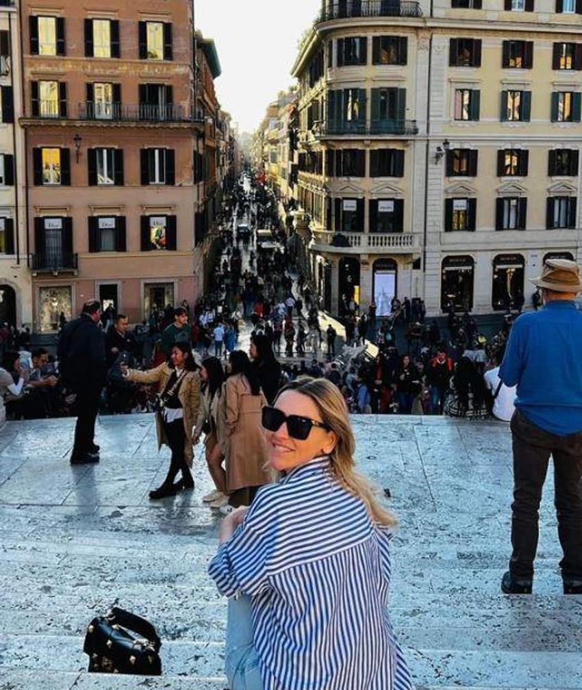 Hadise yeni pozlarını peş peşe paylaştı! 'Roma'yı ısıtan güneş'