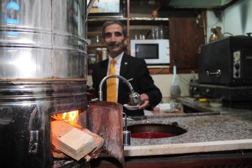 Bu çayevi diğerlerine benzemiyor! Siyaset konuşanı anında kovuyorlar
