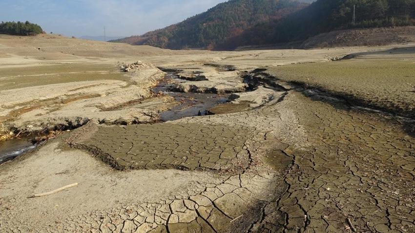 Kuraklık alarmı! Tamamen kurudu, korkutan görüntüler