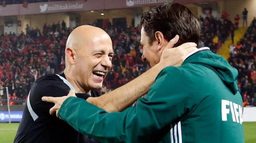 Cüneyt Çakır yeşil sahalara veda etti! Türkiye-Çekya maçının ilk 5 dakikasını yönetti...