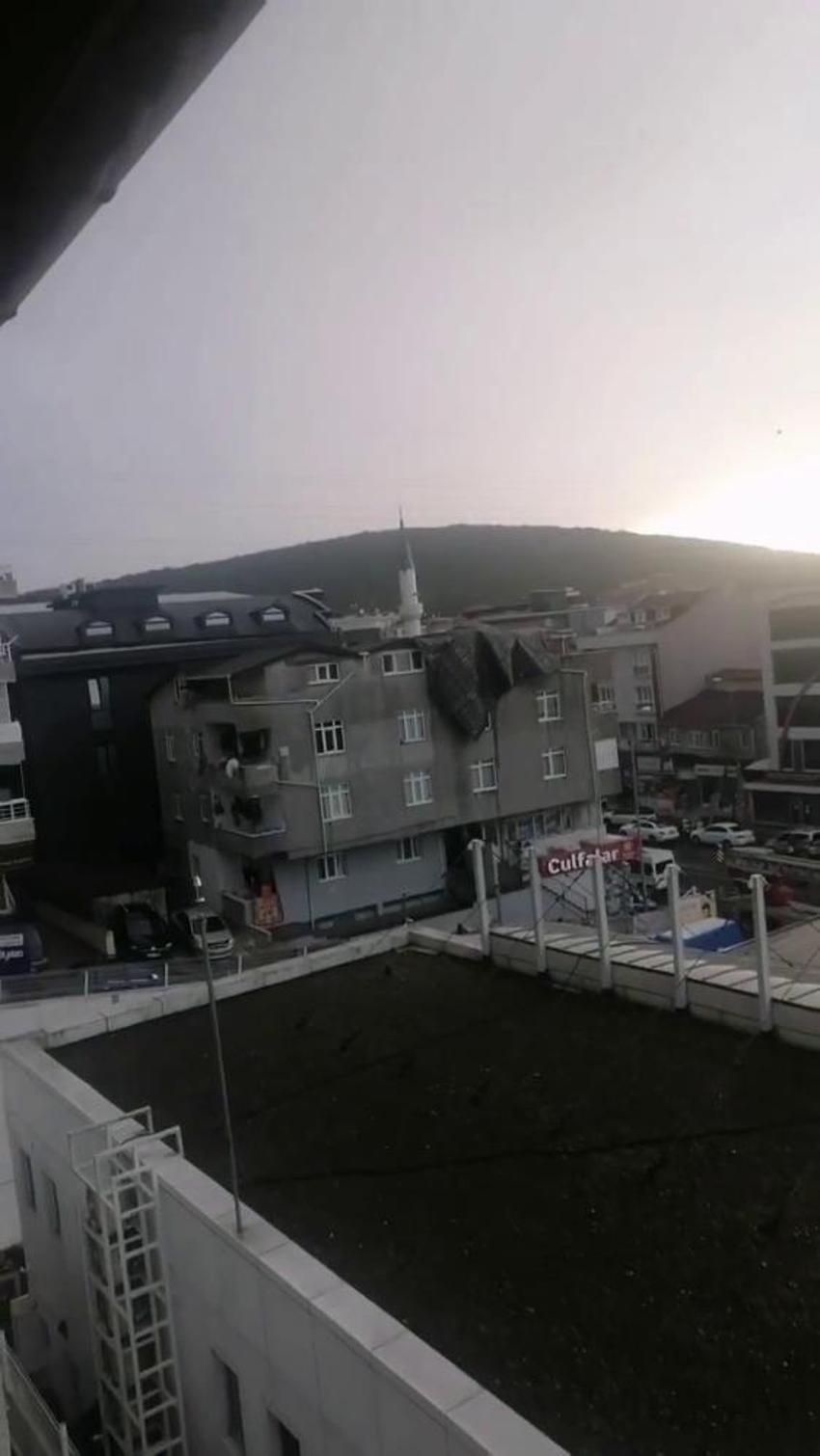 Marmara Bölgesi'nde yaşanan kuvvetli rüzgar hayatı felç etti