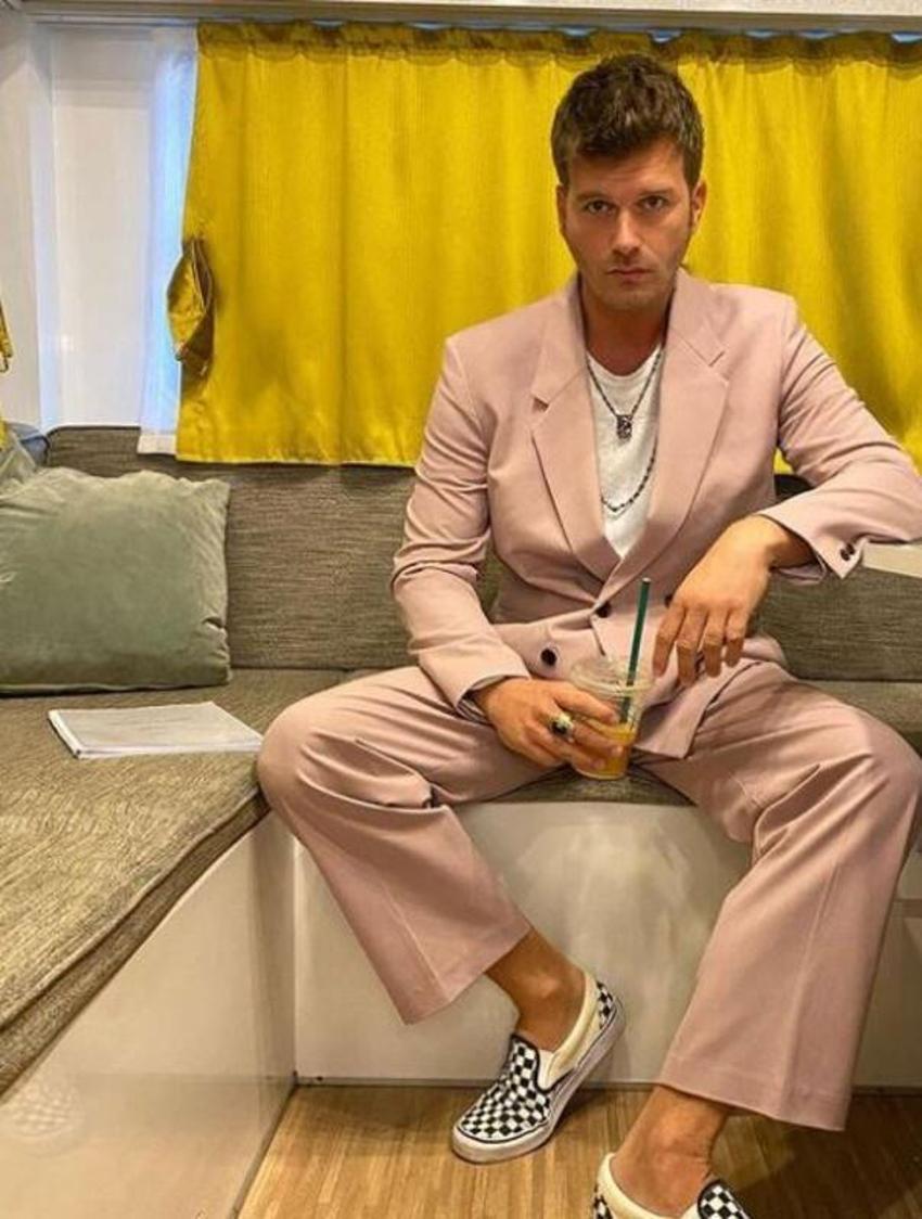 Kıvanç Tatlıtuğ'un eline yaptırdığı dövmenin sırrı çözüldü