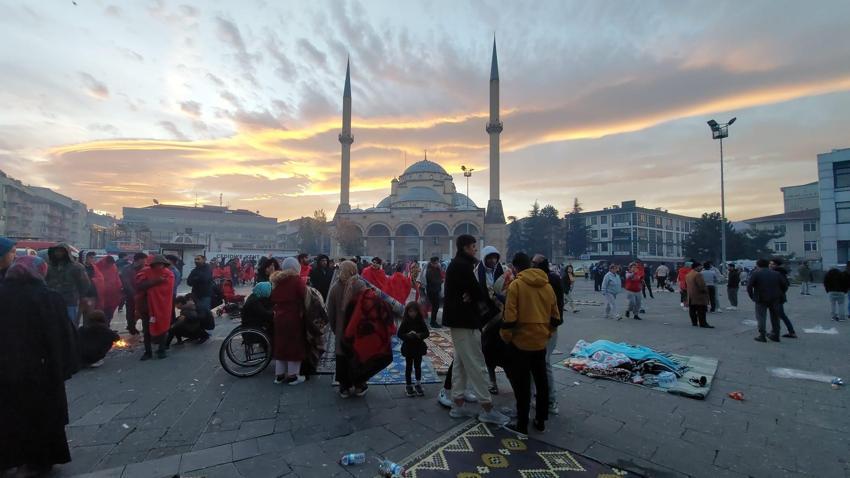 Deprem sonrası bölgeden yeni görüntüler geldi