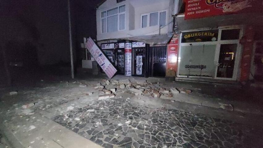 Deprem sonrası yıkım gün aydınınca ortaya çıktı! 'Kıyamet kopuyor sandım'