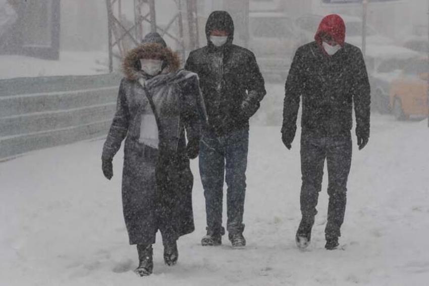 Kar yağışı başladı! Meteoroloji'den uyarı geldi, havalar buz kesecek
