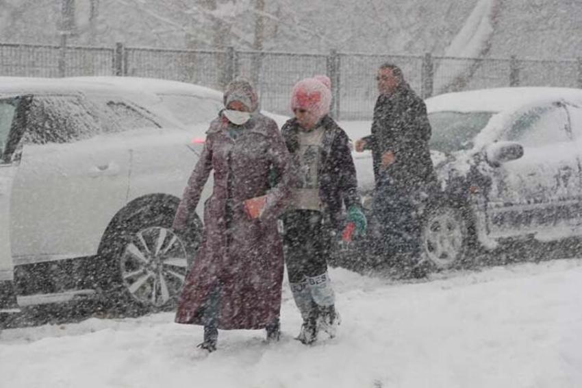 Kar yağışı başladı! Meteoroloji'den uyarı geldi, havalar buz kesecek