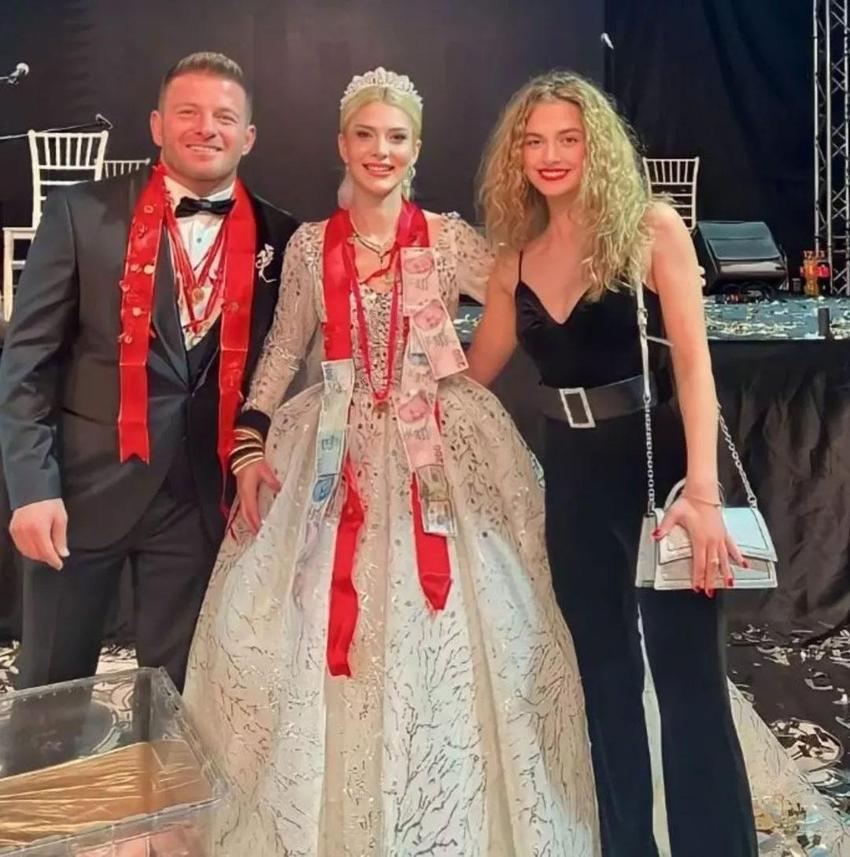 İlayda Şeker ve İsmail Balaban ikinci düğünü Antalya'da yaptı!