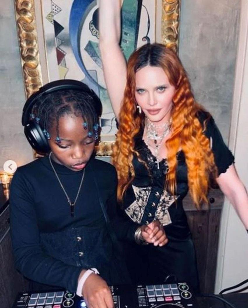 Madonna'nın aile fotoğrafı hayranlarını ikiye böldü!