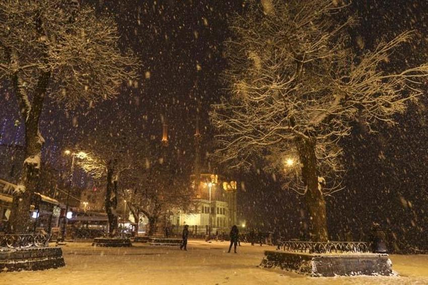 İstanbul'a kar geliyor! Kış fena bastıracak, hava buz kesecek, tarih belli oldu