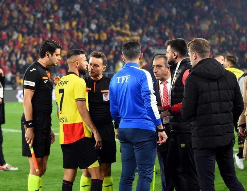 İzmir derbisi yarıda kaldı Avrupa basını 'rezalet' manşetleri attı