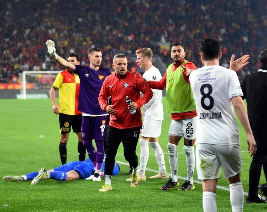 İzmir derbisi yarıda kaldı Avrupa basını 'rezalet' manşetleri attı