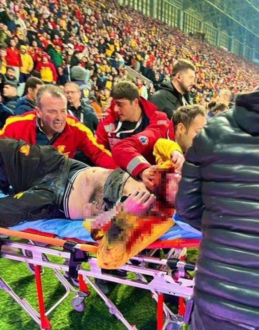İzmir derbisi yarıda kaldı Avrupa basını 'rezalet' manşetleri attı