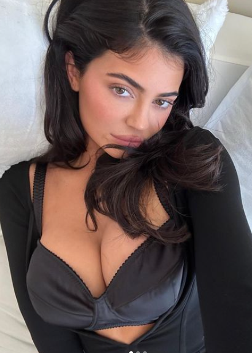 Kylie Jenner sır gibi sakladığı oğlunu paylaştı