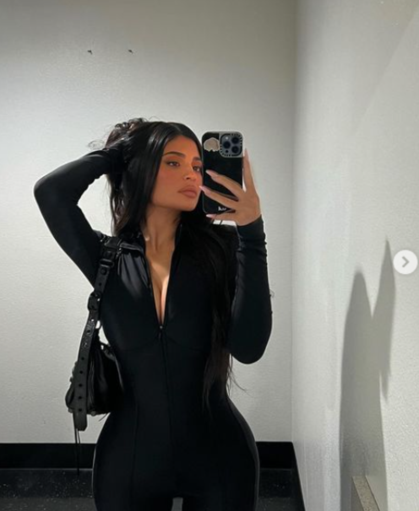 Kylie Jenner sır gibi sakladığı oğlunu paylaştı