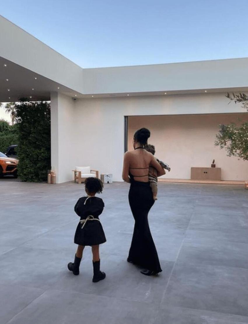 Kylie Jenner sır gibi sakladığı oğlunu paylaştı