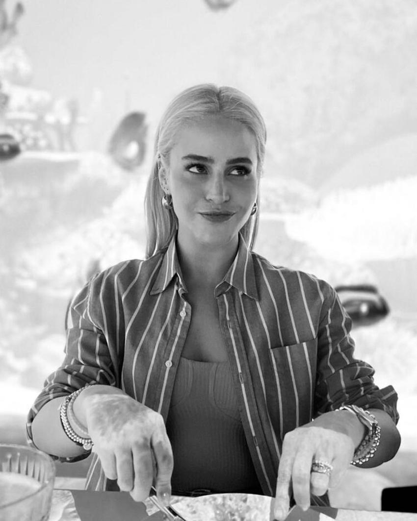 Büşra Pekin son pozuyla olay yarattı!