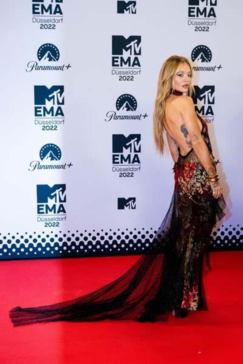 Rita Ora: Aşık olduğum zaman tutkulu bir insana dönüşüyorum