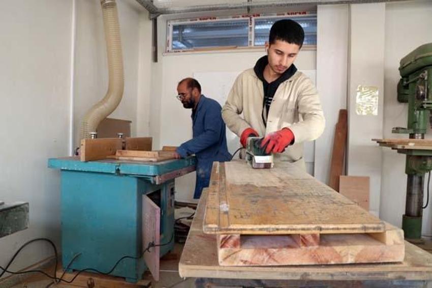 Öğrenciler asgari ücret alıyor, lise fabrika gibi çalışıyor! Yılık cirosu 5,5 milyon lira