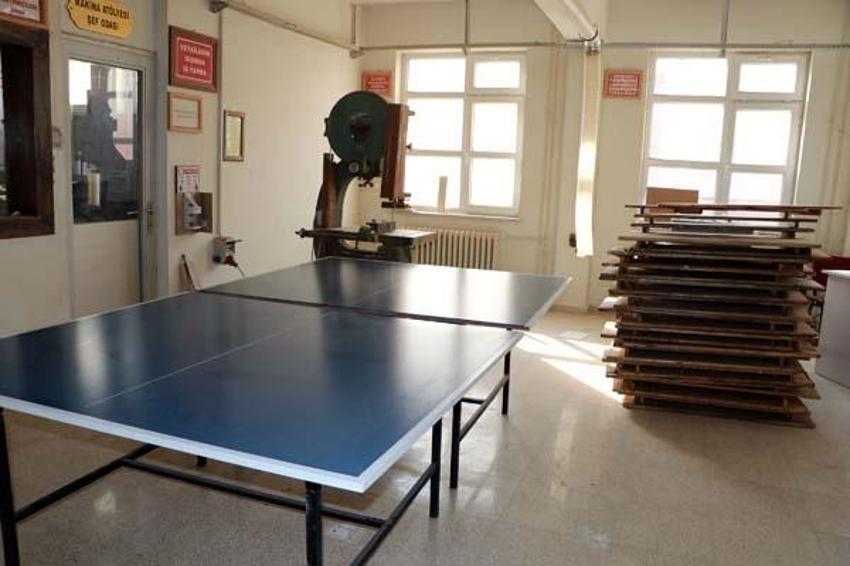 Öğrenciler asgari ücret alıyor, lise fabrika gibi çalışıyor! Yılık cirosu 5,5 milyon lira