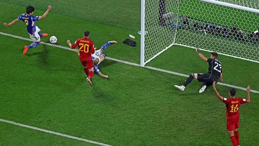 Dünya Kupası'nda yer yerinden oynadı, o pozisyon damga vurdu! 3 dakika incelendi