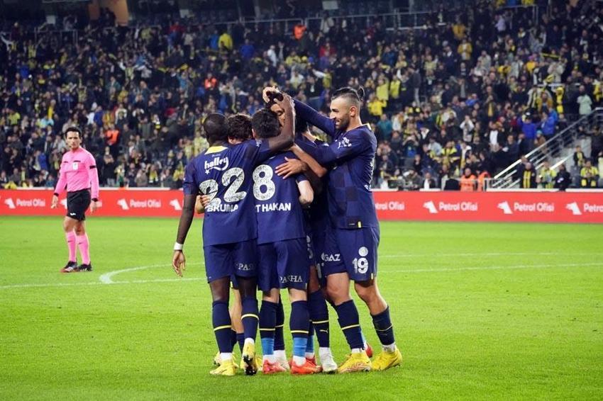 Van Persie'den sonra Fenerbahçe'ye bir Hollandalı yıldız daha! Samatta ve Berisha bir daha geri dönemeyecek