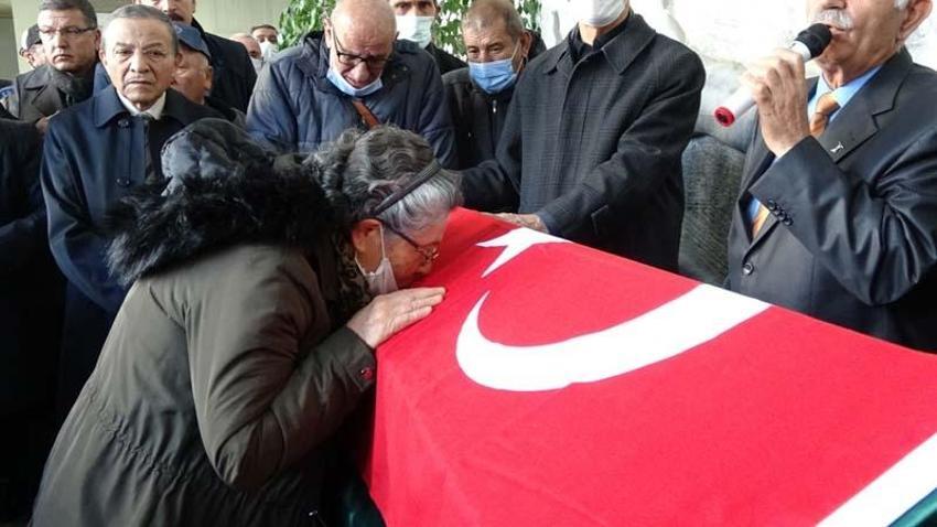 Özge Ulusoy'un en acı günü! Babasını son yolculuğuna uğurladı