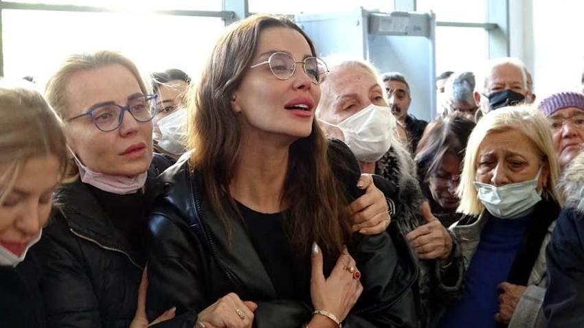Özge Ulusoy'un en acı günü! Babasını son yolculuğuna uğurladı