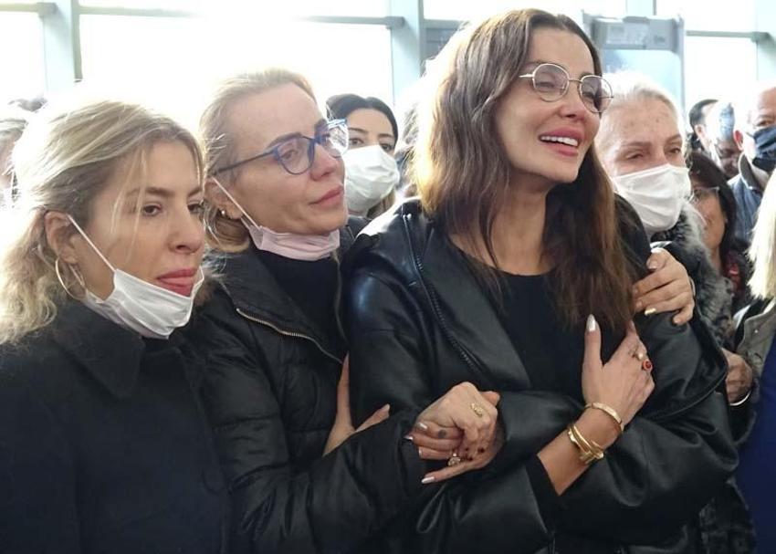 Özge Ulusoy'un en acı günü! Babasını son yolculuğuna uğurladı