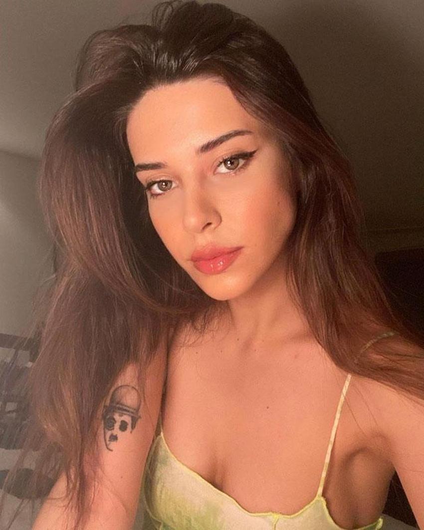 Devrim Özkan cesur pozlarıyla Instagram'da olay oldu!