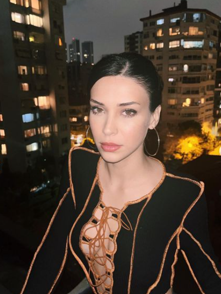 Devrim Özkan cesur pozlarıyla Instagram'da olay oldu!