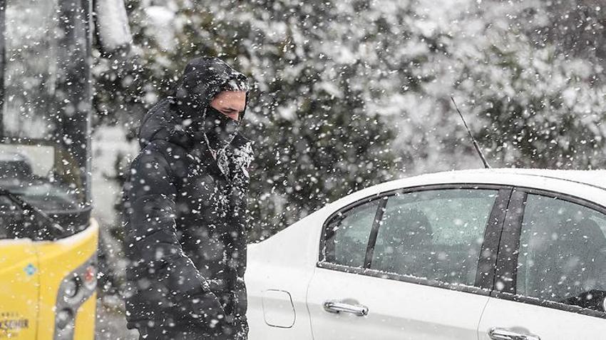 Lapa lapa kar yağışı başladı! Marmara'ya ilk kar düştü, adım adım İstanbul'a geliyor, sıcaklıklar eksiye düşecek, kar alarmı verildi