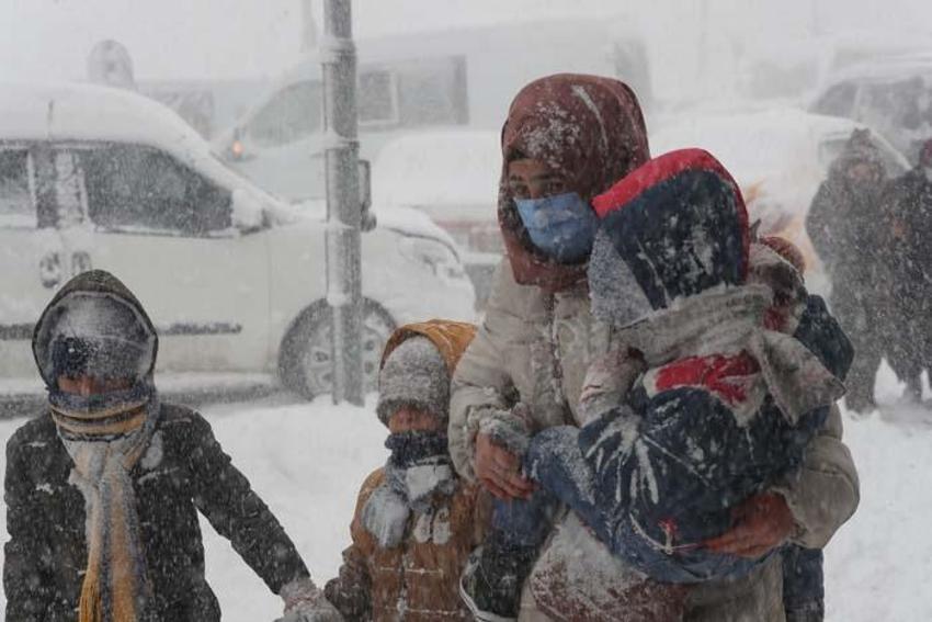 Yoğun kar yağışı ve yeni soğuk hava dalgası geliyor! Bu gece başlıyor, sıcaklıklar birden düşecek, lapa lapa yağacak