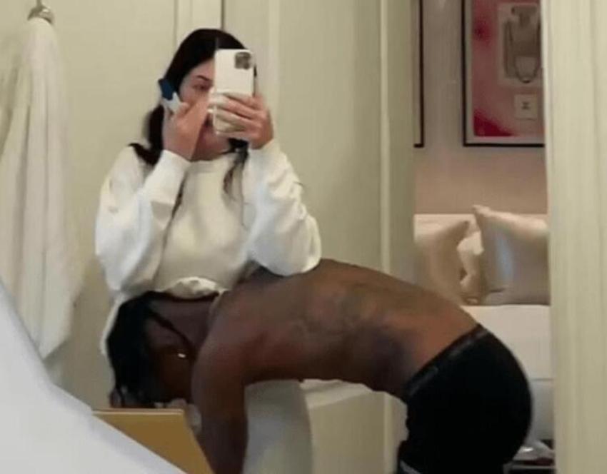 Kylie Jenner ve Travis Scott çiftine tepki yağdı!