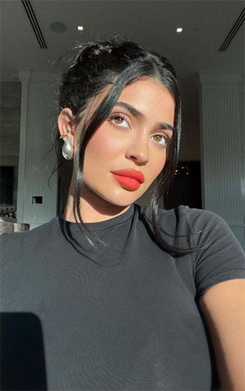 Kylie Jenner ve Travis Scott çiftine tepki yağdı!