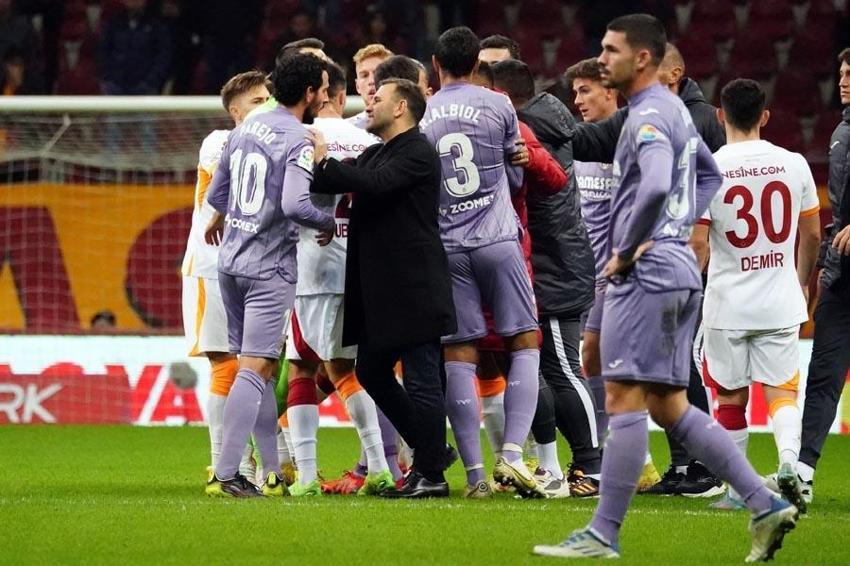 Okan Buruk 3'ünün de hesabını kesti! Galatasaray'da peş peşe ayrılıklar...