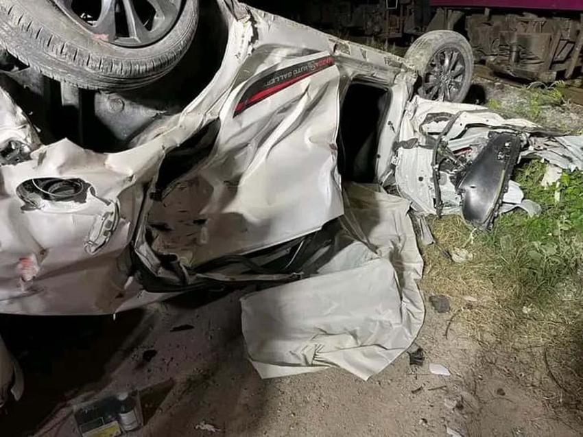 Tayland'da bariyerleri aşmaya çalışan araca tren çarptı: 3 ölü, 1 yaralı  