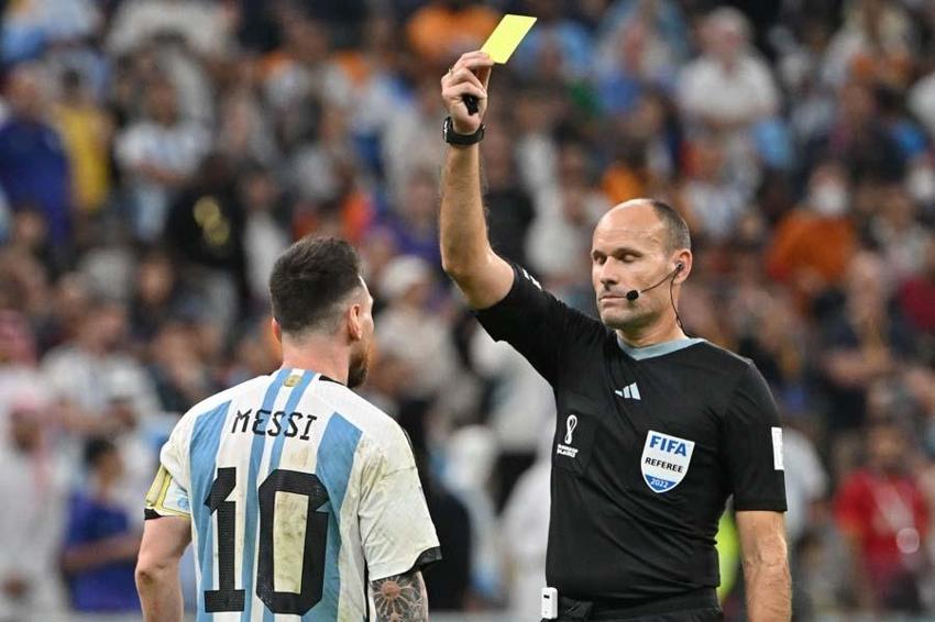 Hollanda-Arjantin maçında büyük gerginlik! Messi'den Weghorst'a şok sözler: Ne bakıyorsun aptal!